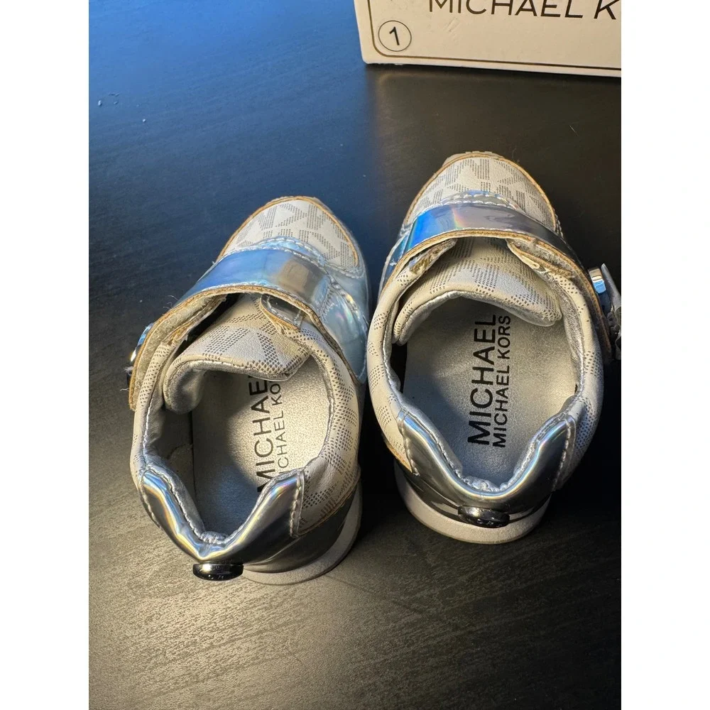 Michael Kors‎ Baby Rachel Sneakers Kids Size 1 Silver Holographic Monogram Logo